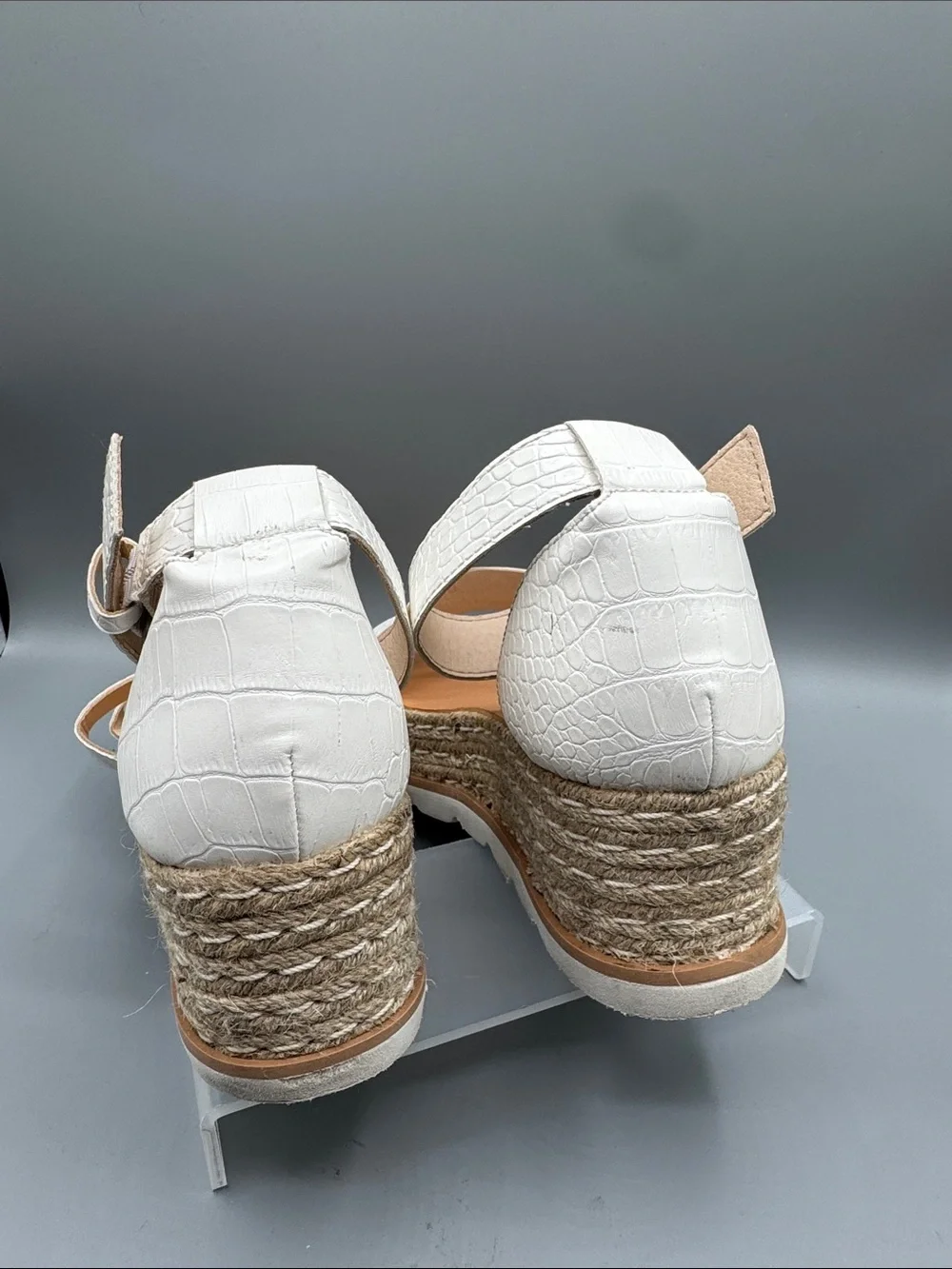 Dolce Vita White Croc-Embossed Espadrille Wedge Sandals, size 8